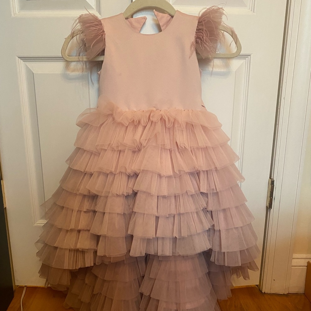 Puffy dress , perfect for Birthday or photo session.